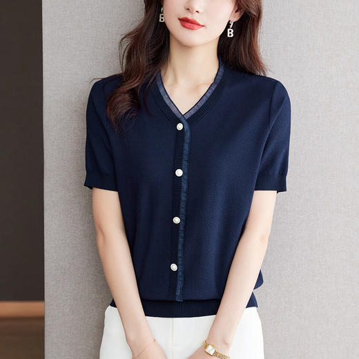 CC-MY-8945   V领蕾丝拼接短袖t恤女2024新款洋气妈妈夏装天丝针织衫上衣薄款 商品图3