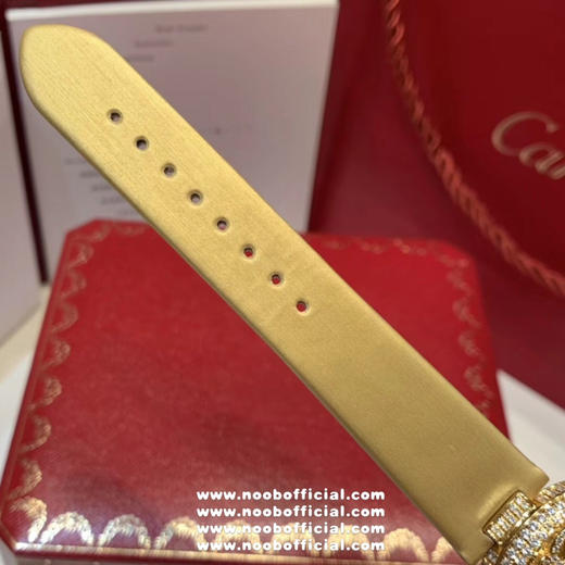 卡地亚C家白色小蜜蜂🐝创意宝石系列
🐝当时看到第一眼就觉得超级可爱！喜欢的赶快拿下吧！整只蜜蜂都是纯手工缝制施华洛钻！光是蜜蜂的大小就调了N次！搭配正品一致的ETA出进口瑞士石英机芯 商品图8