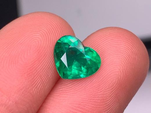 1.35ct 祖母绿裸石 商品图3