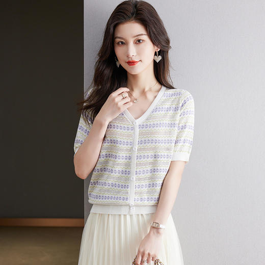 CC-JY-1156夏季V领冰丝短袖t恤女2024新款洋气薄款条纹拼色针织体恤遮肉上衣 商品图1