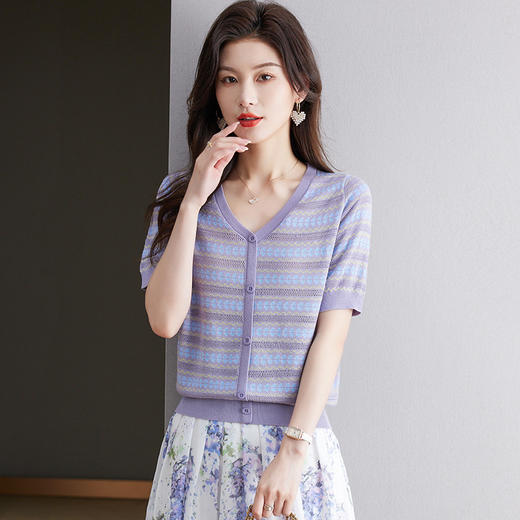 CC-JY-1156夏季V领冰丝短袖t恤女2024新款洋气薄款条纹拼色针织体恤遮肉上衣 商品图0