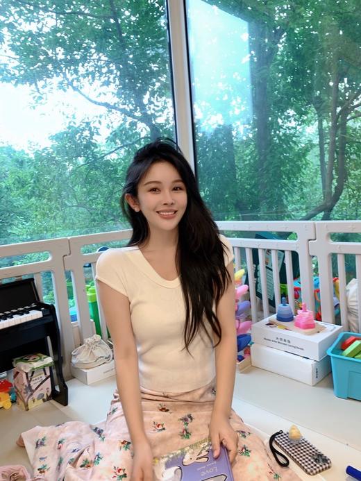 Read Nameless /白色v翻领露背短袖+韩国碎花拼接雪纺边半裙 商品图3