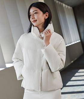 B30144112W波司登2023冬季新款女士短款经典商务翻领印花小廓形气质羽绒服