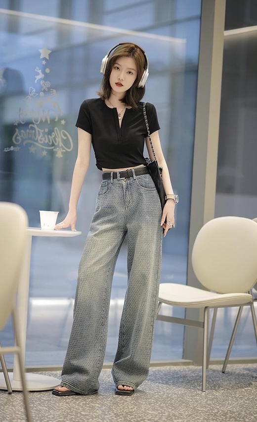 🔔【全国包邮】法式半开v领设计感褶皱T：✅单穿或内搭都狠合适狠显瘦的💕 商品图1