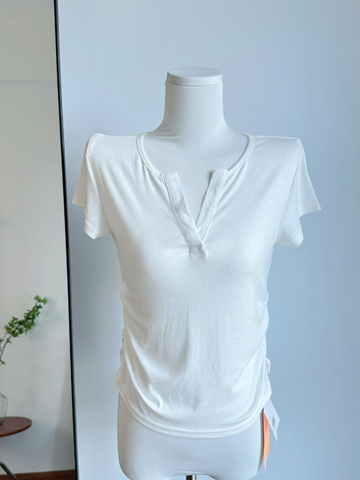 🔔【全国包邮】法式半开v领设计感褶皱T：✅单穿或内搭都狠合适狠显瘦的💕 商品图4