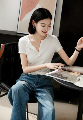 🔔【全国包邮】法式半开v领设计感褶皱T：✅单穿或内搭都狠合适狠显瘦的💕