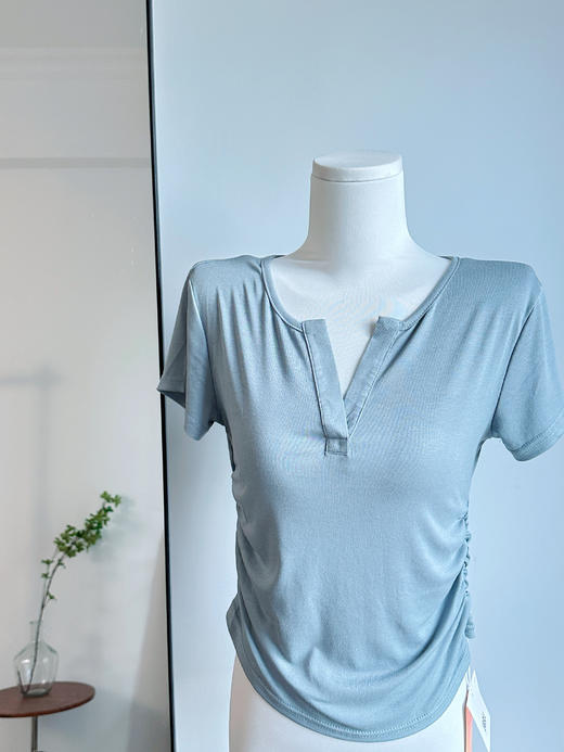 🔔【全国包邮】法式半开v领设计感褶皱T：✅单穿或内搭都狠合适狠显瘦的💕 商品图6