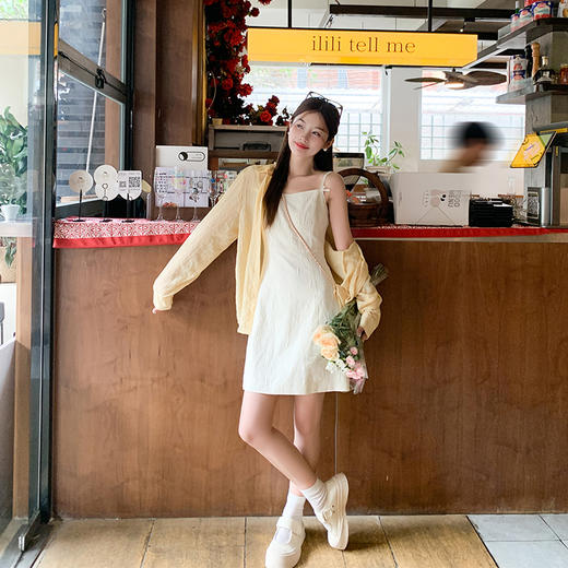 <曾小咸推荐>【纯欲甜妹】杏色吊带短裙 商品图3