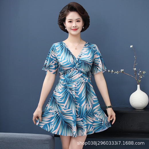 泳衣女士妈妈款加肥大码中年分体保守印花遮肚显瘦游泳衣 商品图0