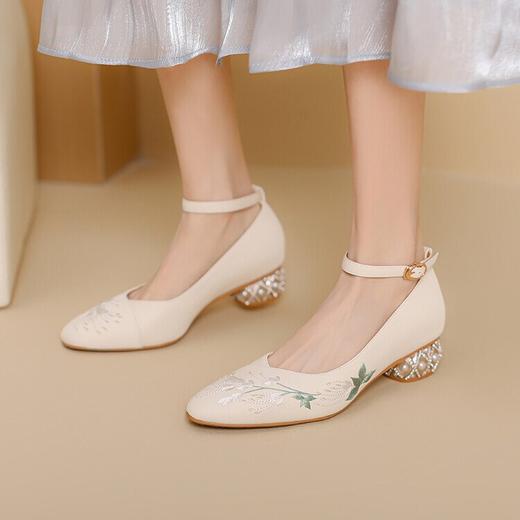 【预售5天】民族风刺绣串珠粗跟鞋，真皮圆头休闲四季单鞋Anan&741 商品图2