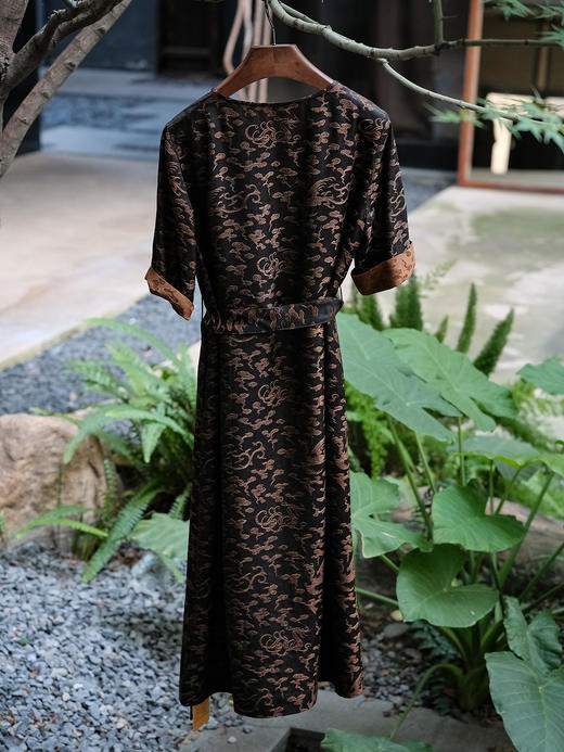 盛唐婧 |香云纱龙飞凤舞腰带连衣裙 商品图3