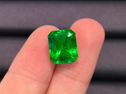 4.87ct 祖母绿裸石 商品图3