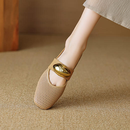 OLD-H-3258舒适平底包头凉鞋洞洞镂空大码拖鞋女夏季低跟2024款一字带洞洞鞋 商品图1