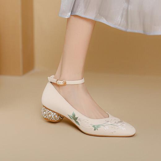 【预售5天】民族风刺绣串珠粗跟鞋，真皮圆头休闲四季单鞋Anan&741 商品图3