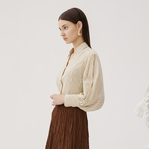 谜底宫廷风衬衫长袖女2024秋新品优雅V领灯笼袖修身衬衣243MC1042 商品图1