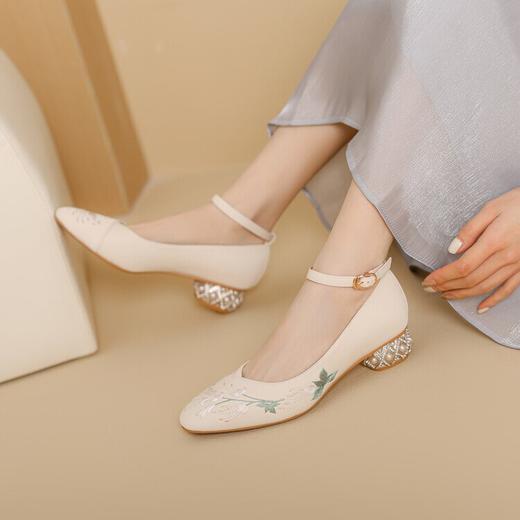 【预售5天】民族风刺绣串珠粗跟鞋，真皮圆头休闲四季单鞋Anan&741 商品图0