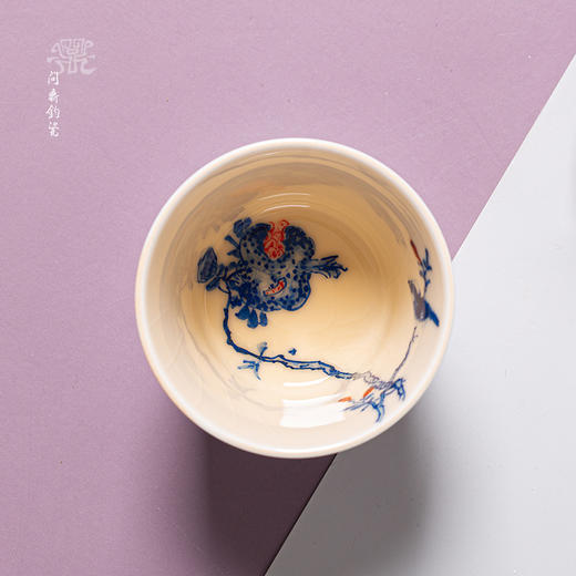 问鼎钧瓷鹅黄青花华彩盖碗（荷塘翠鸟）（燕戏石榴） 商品图1