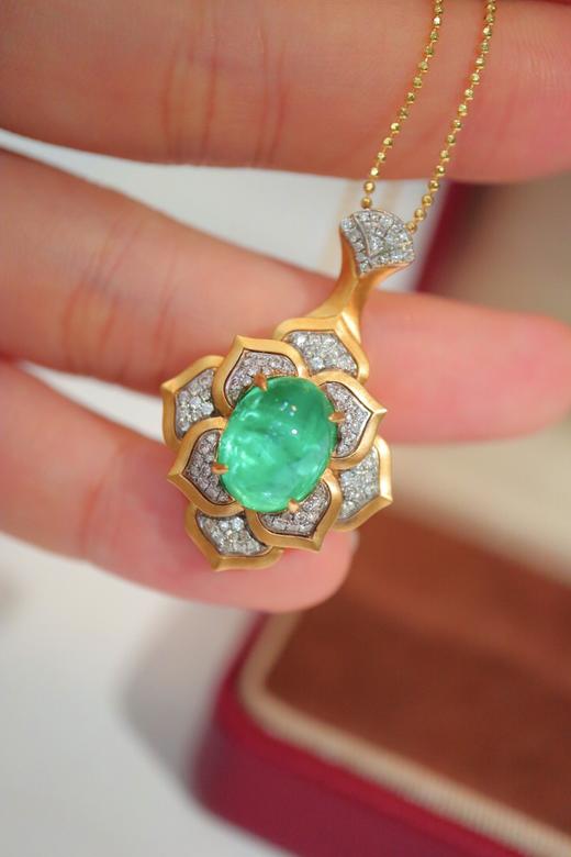 4.69ct 祖母绿吊坠 商品图1