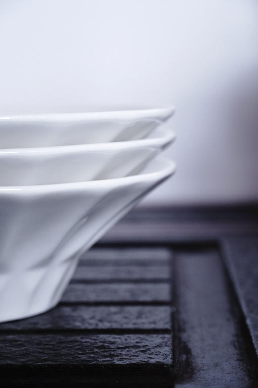 ⏰【品牌直发】捡大漏❗️疯了吧🤔4个大碗💰29.9 ❗️Trees&wind8英寸浮雕高脚白瓷碗，出口转内销的宝藏好货❗️ 商品图0