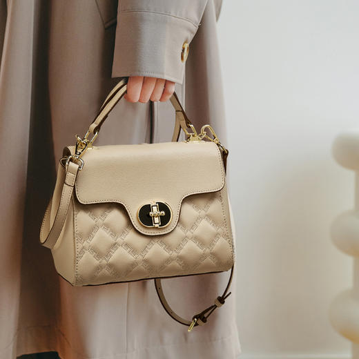 Safiya/索菲娅2024新款二层牛皮时尚小方包手机包手提单肩斜挎包女 SF42215138 商品图6