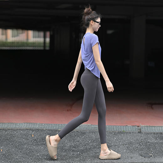 beemen轻薄竹节纱 运动短袖 修身显腰瘦 修饰臀线 背后镂空清凉设计 商品图3