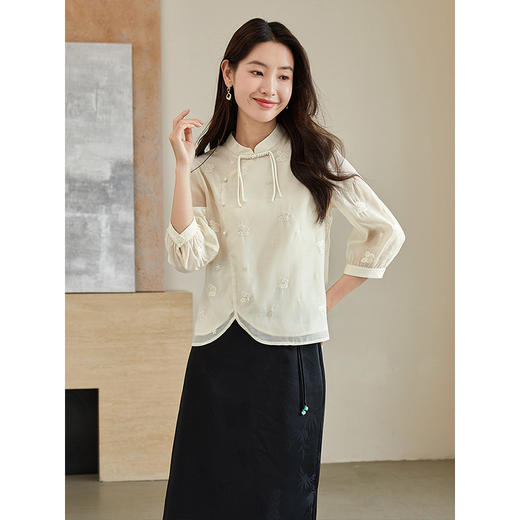 【五折购】熙世界《金缕蝶》国风新中式雪纺小衫秋季蝴蝶刺绣盘扣立领上衣 商品图2