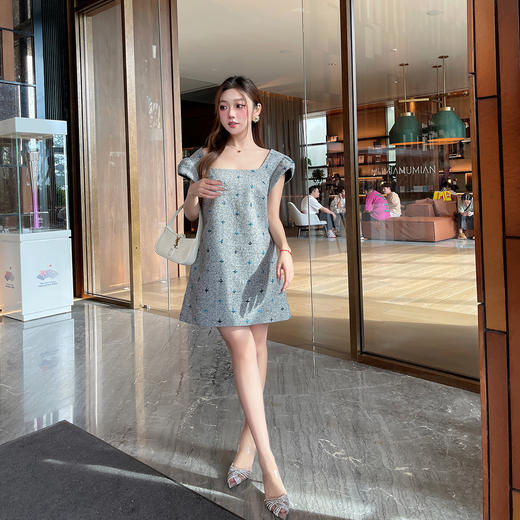 清仓捡漏 LINCHAOZHANG【四芒星】北欧像素雪花细节连衣裙 LL240478 商品图2