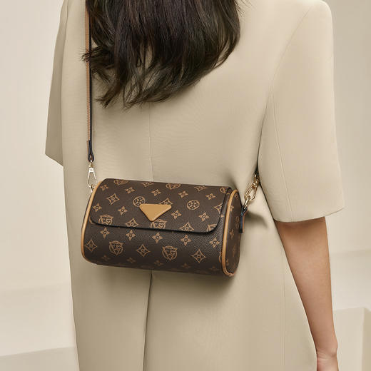 Safiya/索菲娅2024时尚枕头包百搭手机包女士单肩包斜挎女包 SF9151115Y1B/SF42215126*20 商品图5