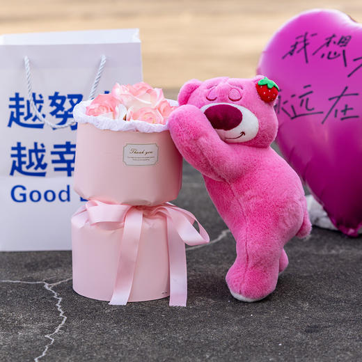 【七夕送熊抱桶，爱意满满】女生玩偶熊承载深情厚意，抱抱桶花寓意友情长存。心存善念的你，这份实用永生花花束能为自己或她带来无尽好运！ 商品图5
