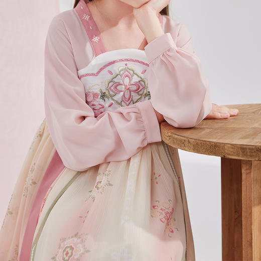 笛莎Deesha 女童2024秋季新款樱花顺纡绉国风连衣裙 商品图3