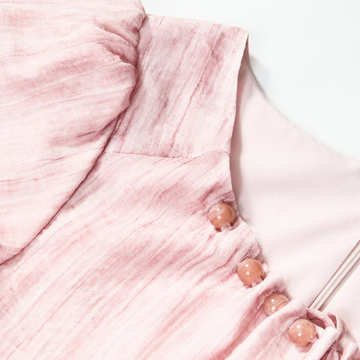 西遇法式肌理仙女裙新款连衣裙女V领抽褶粉色泡泡袖长裙D2241669 商品图5