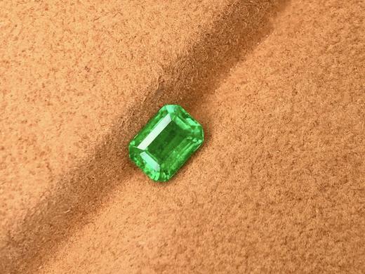1.11ct 祖母绿裸石 商品图2