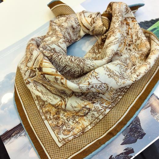 【甄珠贝·国风系列】70*70cm诗韵园林丝巾和天然淡水胸针丝巾礼盒套装【适合送外宾】 商品图6