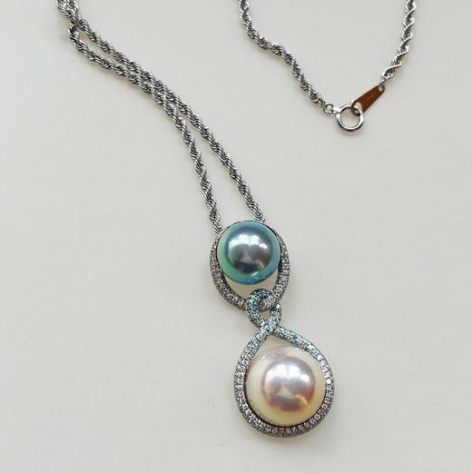 BY EVITA系列 18K镶钻石、帕拉依巴、大溪地马贝
和奄美马贝 坠子 商品图3