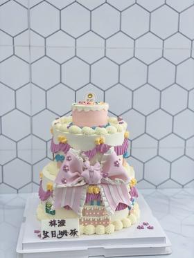 萝莉塔风翻糖造型蛋糕