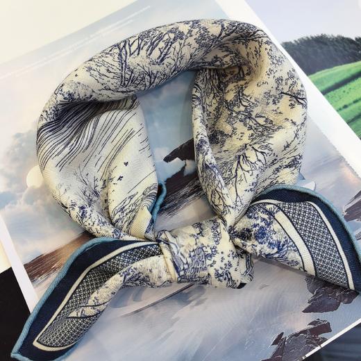 【甄珠贝·国风系列】70*70cm诗韵园林丝巾和天然淡水胸针丝巾礼盒套装【适合送外宾】 商品图4