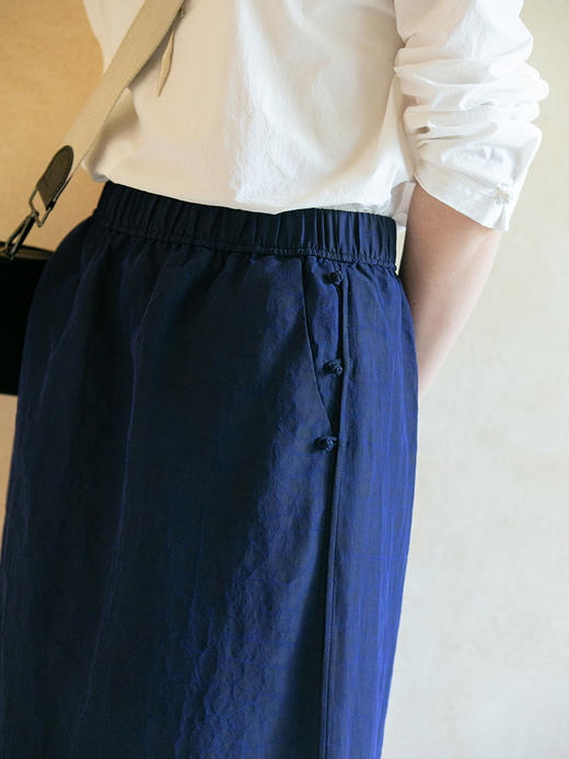 牧衣游原创 蓝龟裂纹香云纱半裙新款轻薄开叉复古百搭直筒裙 微雨 商品图3