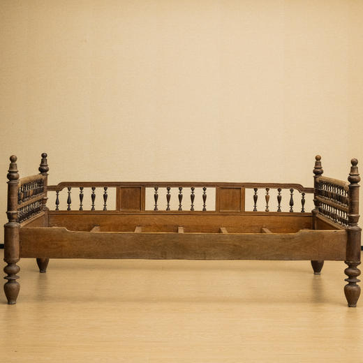 民国 黄花梨宝瓶栏杆围子床 商品图0