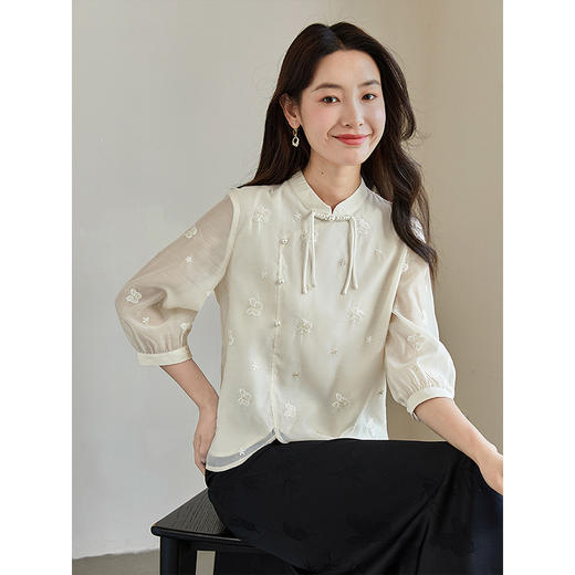 【五折购】熙世界《金缕蝶》国风新中式雪纺小衫秋季蝴蝶刺绣盘扣立领上衣 商品图1