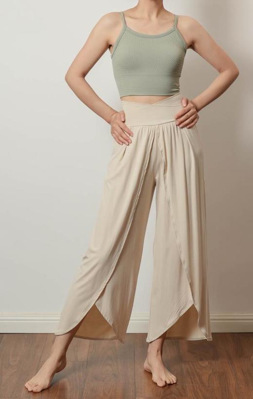 AddOne+1瑜伽运动普拉提小众设计波浪纹理吊带短背心（带胸垫） 商品图4