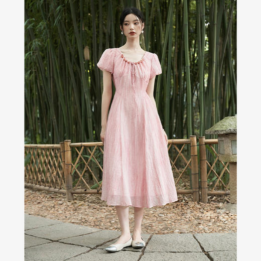西遇法式肌理仙女裙新款连衣裙女V领抽褶粉色泡泡袖长裙D2241669 商品图1