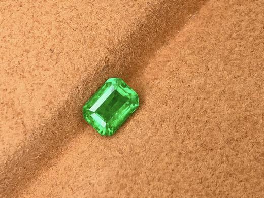 1.11ct 祖母绿裸石 商品图3