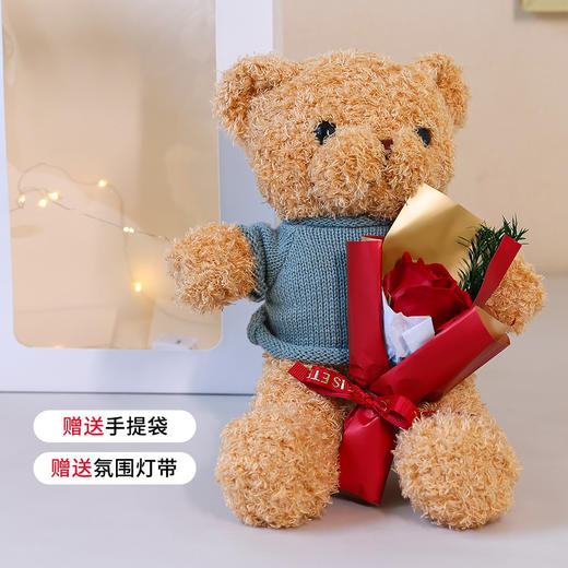 【七夕送熊抱桶，爱意满满】女生玩偶熊承载深情厚意，抱抱桶花寓意友情长存。心存善念的你，这份实用永生花花束能为自己或她带来无尽好运！ 商品图4