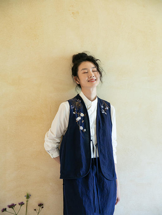 牧衣游原创 手绣蓝龟裂纹香云纱马夹复古禅意中式马甲新款 胭脂 商品图1