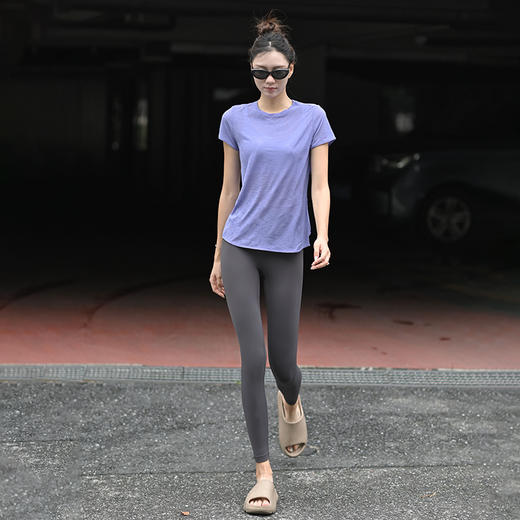 beemen轻薄竹节纱 运动短袖 修身显腰瘦 修饰臀线 背后镂空清凉设计 商品图4