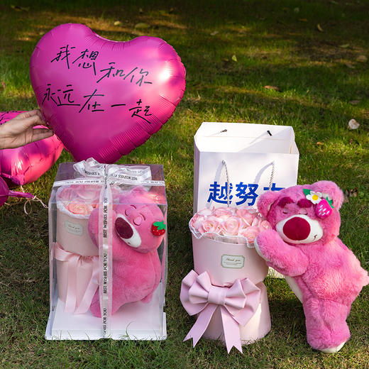 【七夕送熊抱桶，爱意满满】女生玩偶熊承载深情厚意，抱抱桶花寓意友情长存。心存善念的你，这份实用永生花花束能为自己或她带来无尽好运！ 商品图0