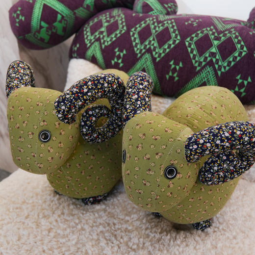 深山集市 花布大绵羊 花色随机发货 50*38CM 商品图4