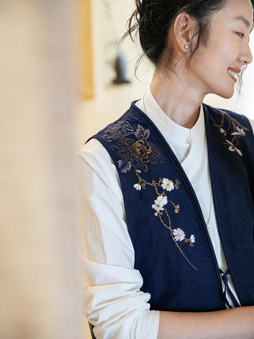 牧衣游原创 手绣蓝龟裂纹香云纱马夹复古禅意中式马甲新款 胭脂 商品图0