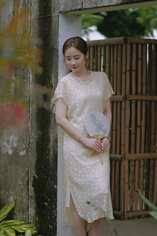 真丝剪花斜裁圆领旗袍MWJ-505 商品图4