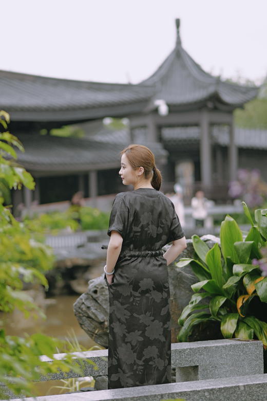 漫物记重磅提花缎V领收腰双面长裙XYS -W136 商品图3